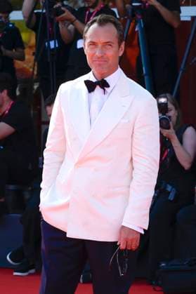 Jude Law bei der Premiere des Kinofilms La Mage du Kremlin The Wizard of the Kremlin auf der Biennale di Venezia 2025 82. Internationale Filmfestspiele von Venedig im Palazzo del Cinema. Venedig, 31.08.2025