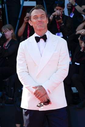 Jude Law bei der Premiere des Kinofilms La Mage du Kremlin The Wizard of the Kremlin auf der Biennale di Venezia 2025 82. Internationale Filmfestspiele von Venedig im Palazzo del Cinema. Venedig, 31.08.2025