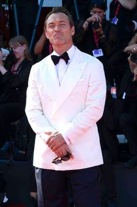 Jude Law bei der Premiere des Kinofilms La Mage du Kremlin The Wizard of the Kremlin auf der Biennale di Venezia 2025 82. Internationale Filmfestspiele von Venedig im Palazzo del Cinema. Venedig, 31.08.2025