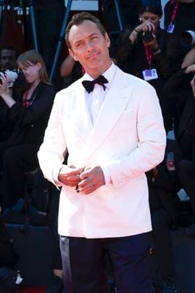Jude Law bei der Premiere des Kinofilms La Mage du Kremlin The Wizard of the Kremlin auf der Biennale di Venezia 2025 82. Internationale Filmfestspiele von Venedig im Palazzo del Cinema. Venedig, 31.08.2025