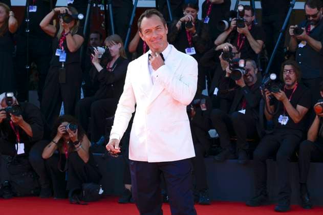 Jude Law bei der Premiere des Kinofilms La Mage du Kremlin The Wizard of the Kremlin auf der Biennale di Venezia 2025 82. Internationale Filmfestspiele von Venedig im Palazzo del Cinema. Venedig, 31.08.2025