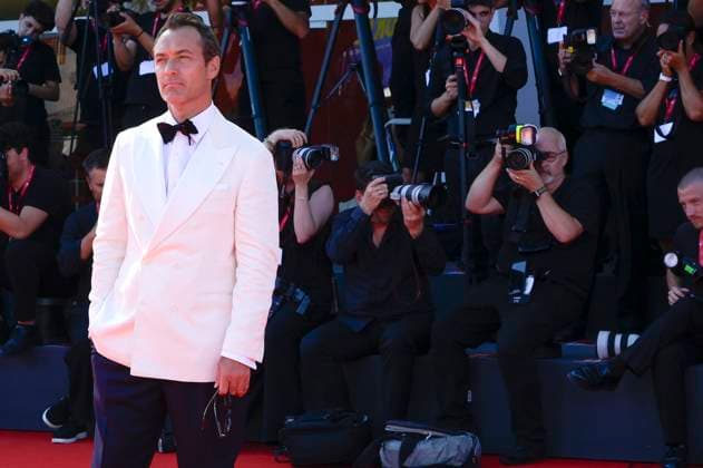 Jude Law bei der Premiere des Kinofilms La Mage du Kremlin The Wizard of the Kremlin auf der Biennale di Venezia 2025 82. Internationale Filmfestspiele von Venedig im Palazzo del Cinema. Venedig, 31.08.2025