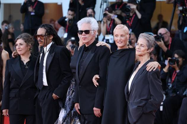 Father Mother Sister Brother Red Carpet - The 82nd Venice International Film Festival (L-R) Mayim Bialik, Luka Sabbat, Cate Blanchett, Jim Jarmusch, Vicky Krieps and Charlotte Rampling Father Mother Sister Brother premiere, 82nd Venice International Film Festival, Venice, Italy - 31 August2025 CAP GOL GOL Venice Italy Copyright: xRickxGold CapitalxPicturesx