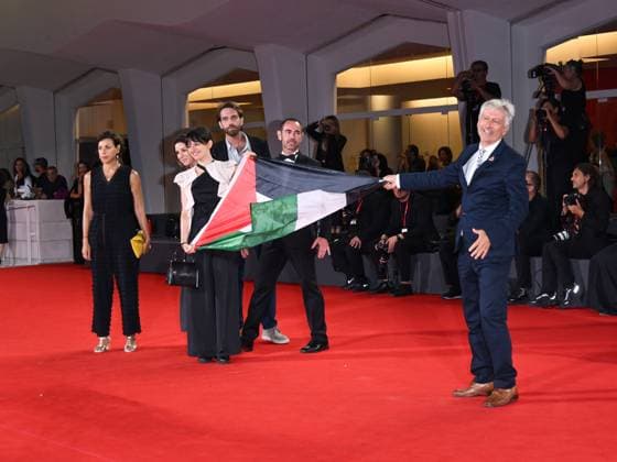 Venice, 82nd Venice International Film Festival 2025 - Evening 5 - Red Carpet The Maestro . Pictured: Pro-Palestine protest on the red carpet.  Copyright: xAlbertoxTerenghix xipa-agency.netx xPoolxPhotoxEventsx06x IPA_Agency_IPA63793506