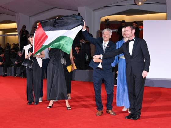 Venice, 82nd Venice International Film Festival 2025 - Evening 5 - Red Carpet The Maestro . Pictured: Pro-Palestine protest on the red carpet.  Copyright: xAlbertoxTerenghix xipa-agency.netx xPoolxPhotoxEventsx06x IPA_Agency_IPA63793509