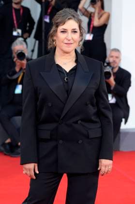 Mayim Bialik bei der Premiere des Kinofilms Father Mother Sister Brother auf der Biennale di Venezia 2025 82. Internationale Filmfestspiele von Venedig im Palazzo del Cinema. Venedig, 31.08.2025