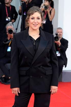 Mayim Bialik bei der Premiere des Kinofilms Father Mother Sister Brother auf der Biennale di Venezia 2025 82. Internationale Filmfestspiele von Venedig im Palazzo del Cinema. Venedig, 31.08.2025