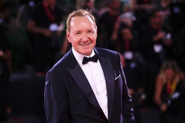 red carpet of the film Father Mother Sister Brother during the 82nd Venice Film Festival in Venice, Italy - 31 Aug 2025 American actor Kevin Spacey attends the red carpet of the film Father Mother Sister Brother at the Palazzo del Cinema during the 82nd Venice Film Festival. Venice Italy Copyright: x xMarcoxBaradax xSOPAxImagesx REDCARPETMOTHERFATHERSISTERBROTHER-90