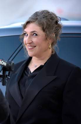 Mayim Bialik attends the Father Mother Sister Brother red carpet during the 82nd Venice International Film Festival on Sunday, August 31, 2025 in Venice, Italy.  VEN20250831217 RoccoxSpaziani
