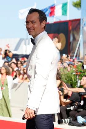 August 31, 2025, Venice, Italy: Jude Law attends the premiere of The Wizard Of The Kremlin during the 82nd Venice International Film Festival at Palazzo del Cinema on the Lido in Venice, Italy, on 31 August 2025. Photo: Venice Italy - ZUMAm179 20250831_zep_m179_083 Copyright: xAlecxMichaelx