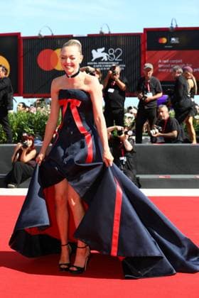 September 1, 2025, Venice, Veneto, Italy: AMANDA SEYFRIED reveals her legs on the red carpet for The Testament of Ann Lee Premiere screening at the 82nd Venice Film Festival at the Venice Lido, Italy. Venice Italy - ZUMAc179 20250901_zep_c179_144 Copyright: xMickaelxChavetx