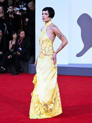 Venice, ITALY: Venice, 82nd Venice International Film Festival 2025 - evening 6, red carpet of the film The Smashing Machine In the photo: Halsey Venice ITALY  - ZUMAp169 20250901_zea_p169_1150 Copyright: xSimonexComix