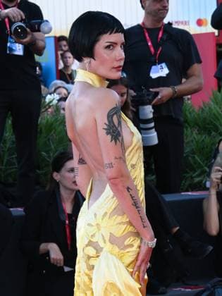 Venice, Italy: Venice, 82nd Venice International Film Festival 2025 - evening 6, red carpet for the film The Smashing Machine . Pictured is Halsey. Venice Italy  - ZUMAp169 20250901_zea_p169_1164 Copyright: xAlbertoxTerenghix