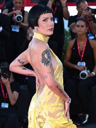 Venice, Italy: Venice, 82nd Venice International Film Festival 2025 - evening 6, red carpet for the film The Smashing Machine . Pictured is Halsey. Venice Italy  - ZUMAp169 20250901_zea_p169_1171 Copyright: xAlbertoxTerenghix