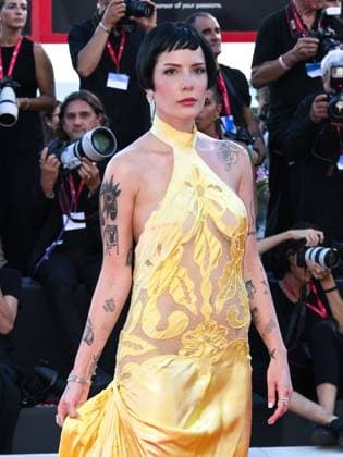 Venice, Italy: Venice, 82nd Venice International Film Festival 2025 - evening 6, red carpet for the film The Smashing Machine . Pictured is Halsey. Venice Italy  - ZUMAp169 20250901_zea_p169_1174 Copyright: xAlbertoxTerenghix