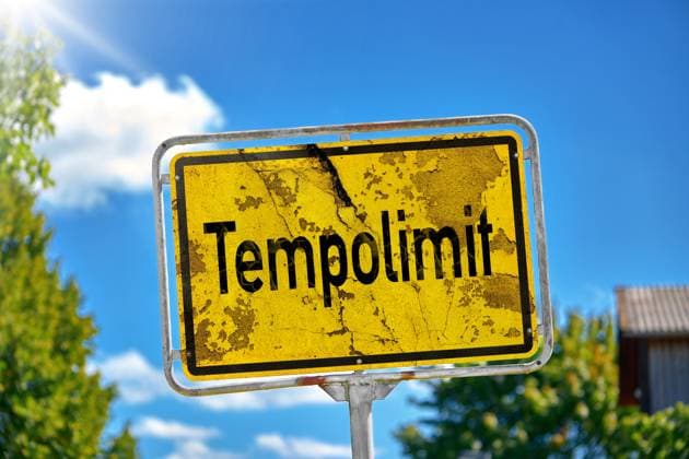 Germany - August 31, 2025: Photo montage, An old sign with the words Speed Limit symbolizes the political and social debate about road safety, climate protection, CO2 reduction, and freedom on German highways.*** Fotomontage, Ein altes Schild mit der Aufschrift Tempolimit symbolisiert die politische und gesellschaftliche Debatte über Verkehrssicherheit, Klimaschutz, CO2-Reduktion und die Freiheit auf deutschen Autobahnen.