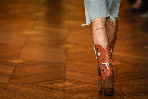 PFW - Austin Post Runway in Paris FA A model walks the runway for the Austin Post collection by American singer Post Malone as part of Paris Fashion Week in Paris, on September 1, 2025. Photo by Firas Abdullah ABACAPRESS.COM Paris Ile-de-France France  Copyright: xAbdullahxFiras ABACAx
