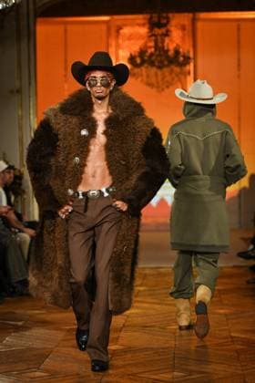 PFW - Austin Post Runway in Paris FA A model walks the runway for the Austin Post collection by American singer Post Malone as part of Paris Fashion Week in Paris, on September 1, 2025. Photo by Firas Abdullah ABACAPRESS.COM Paris Ile-de-France France  Copyright: xAbdullahxFiras ABACAx