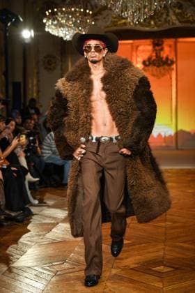 PFW - Austin Post Runway in Paris FA A model walks the runway for the Austin Post collection by American singer Post Malone as part of Paris Fashion Week in Paris, on September 1, 2025. Photo by Firas Abdullah ABACAPRESS.COM Paris Ile-de-France France  Copyright: xAbdullahxFiras ABACAx