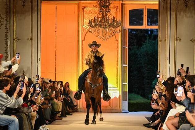PFW - Austin Post Runway in Paris FA A model walks the runway for the Austin Post collection by American singer Post Malone as part of Paris Fashion Week in Paris, on September 1, 2025. Photo by Firas Abdullah ABACAPRESS.COM Paris Ile-de-France France  Copyright: xAbdullahxFiras ABACAx
