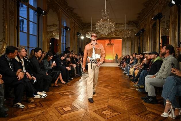 PFW - Austin Post Runway in Paris FA A model walks the runway for the Austin Post collection by American singer Post Malone as part of Paris Fashion Week in Paris, on September 1, 2025. Photo by Firas Abdullah ABACAPRESS.COM Paris Ile-de-France France  Copyright: xAbdullahxFiras ABACAx