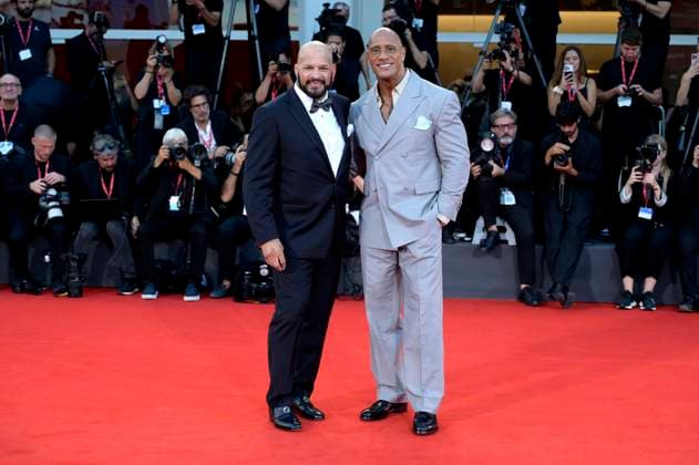 Mark Kerr und Dwayne Johnson bei der Premiere des Kinofilms The Smashing Machine auf der Biennale di Venezia 2025 82. Internationale Filmfestspiele von Venedig im Palazzo del Cinema. Venedig, 01.09.2025