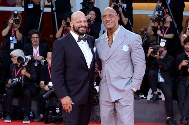 Mark Kerr und Dwayne Johnson bei der Premiere des Kinofilms The Smashing Machine auf der Biennale di Venezia 2025 82. Internationale Filmfestspiele von Venedig im Palazzo del Cinema. Venedig, 01.09.2025