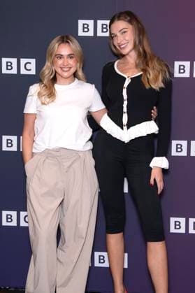 Natalie O Leary und Zara McDermott bei der Premiere der BBC Doku-Serie Thailand: The Dark Side of Paradise im Charlotte Street Hotel. London, 01.09.2025