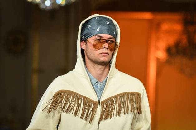 PFW - Austin Post Runway in Paris FA A model walks the runway for the Austin Post collection by American singer Post Malone as part of Paris Fashion Week in Paris, on September 1, 2025. Photo by Firas Abdullah ABACAPRESS.COM Paris Ile-de-France France  Copyright: xAbdullahxFiras ABACAx