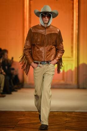 PFW - Austin Post Runway in Paris FA A model walks the runway for the Austin Post collection by American singer Post Malone as part of Paris Fashion Week in Paris, on September 1, 2025. Photo by Firas Abdullah ABACAPRESS.COM Paris Ile-de-France France  Copyright: xAbdullahxFiras ABACAx
