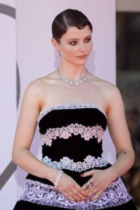 The Testament Of Ann Lee Red Carpet - The 82nd Venice International Film Festival Thomasin McKenzie attends The Testament Of Ann Lee red carpet during the 82nd Venice International Film Festival on September 01, 2025 in Venice, Italy  Copyright: xKazukoxWakayamax