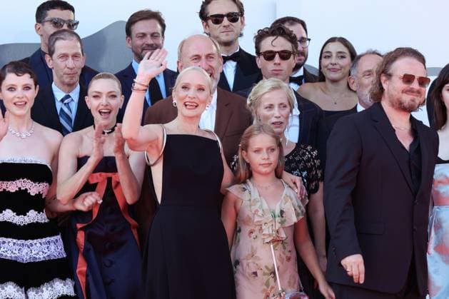 The Testament Of Ann Lee Red Carpet - The 82nd Venice International Film Festival (L-R) Brady Corbet, Celia Rowlson-Hall, Scott Handy, Daniel Blumberg, Thomasin McKenzie, Tim Blake Nelson, Amanda Seyfried, David Cale, Andrew Morrison, Mona Fastvold, Adelaide James Fastvold Corbet, Jamie Bogyo, Maria Sand, attend The Testament Of Ann Lee red carpet during the 82nd Venice International Film Festival on September 01, 2025 in Venice, Italy Copyright: xKazukoxWakayamax