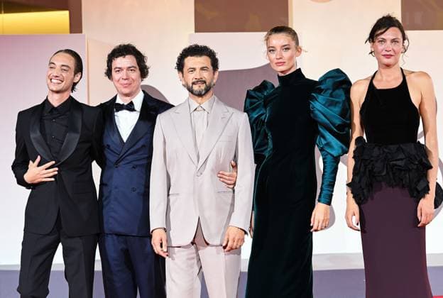 Venice, 82nd Venice International Film Festival 2025 - evening 6, red carpet of the film Orfeo In the photo: Luca Vergoni, Virgilio Villoresi, Vinicio Marchioni, Giulia Maenza and Aomi Muyock  Copyright: xManuelexMangiarottix xipa-agency.netx xPoolxPhotoxEventsx06x IPA_Agency_IPA63891093