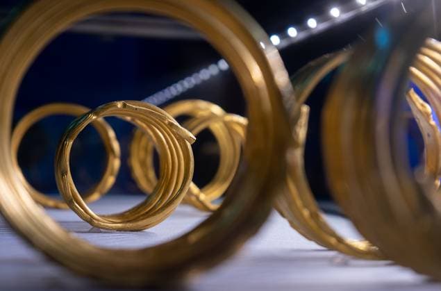 Priceless Romanian ancient gold treasure stolen from the Netherlands, Bucharest, Romania Bucharest, Romania. 25th Jan, 2025: Three solid gold Dacian bracelets were stolen, along with the Golden Helmet of Cotofenesti, a solid gold Geto-Dacian helmet dating from the second half of the 5th century BCE (not in picture), in the night of January 24 25, 2025, from the Drents Museum on the Brink in Assen, Netherlands. These artifacts belongs to National Museum of History of Romania. FILE PHOTO: The Helmet of CoÈ›ofeneÈ™ti, solid gold, exhibited in the treasure hall of National Museum of Romanian History during the Long Night of Museums, on May 13, 2023. Bucharest Romania Copyright: xLucianxAlecux