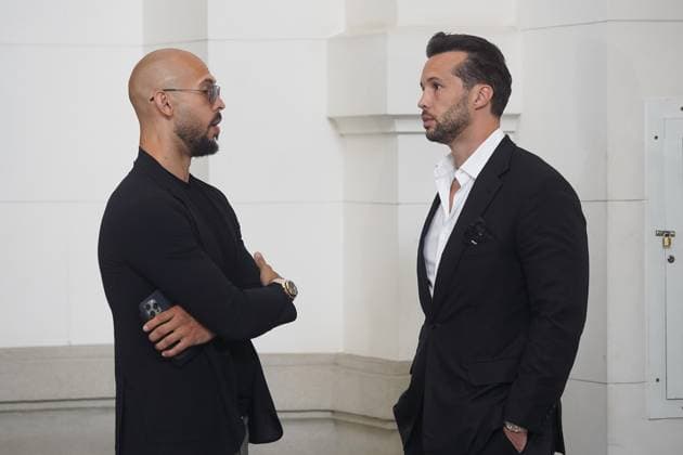 Andrew and Tristan Tate, Bucharest Court of Appeal, Bucharest, Romania Bucharest, Romania. 30th May, 2024: Andrew Tate (L) and his brother Tristan Tate (R) wait to enter the courtroom at the Bucharest Court of Appeal. Bucharest Romania Copyright: xLucianxAlecux