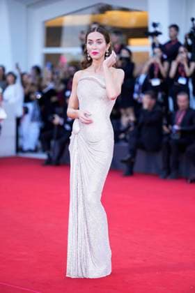 The Smashing Machine Red Carpet - The 82nd Venice International Film Festival - 01 Sep 2025 Emily Blunt attends The Smashing Machine red carpet during the 82nd Venice International Film Festival. Venice Lido Italy Copyright: xDanielexCifalax xSOPAxImagesx _CIF7734