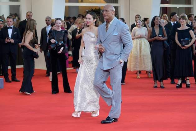 The Smashing machine red carpet in Italy - 01 Sept 2025 Emily Blunt (L) and Dwayne Johnson (R) attend at the red carpet of the film The smashing machine at 82 Venice Film Festival at Palazzo del cinema. Venice Lido Italy Copyright: xMarioxCartellix xSOPAxImagesx _DSC5232