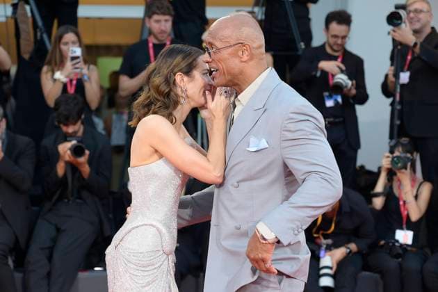 The Smashing machine red carpet in Italy - 01 Sept 2025 Emily Blunt (L) and Dwayne Johnson (R) attend the red carpet of the film The smashing achine at 82 Venice Film Festival at Palazzo del cinema. Venice Lido Italy Copyright: xMarioxCartellix xSOPAxImagesx _DSC5262