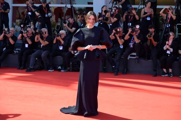 The testament of Ann Lee red carpet in Venice Lido - 01 Sept 2025 Stacy Martin attends the red carpet of film The testament of Ann Lee at 82 Venice Film Festival at Palazzo del cinema. Venice Lido Italy Copyright: xMarioxCartellix xSOPAxImagesx _DSC0576