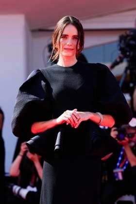 The Testament Of Ann Lee Red Carpet - The 82nd Venice International Film Festival - 01 Sep 2025 Stacy Martin attends The Testament Of Ann Lee red carpet during the 82nd Venice International Film Festival. Venice Italy Copyright: xDanielexCifalax xSOPAxImagesx _CIF7162