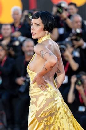 The Smashing Machine red carpet at Venice Film Festival VENICE, ITALY - SEPTEMBER 01: Halsey at The Smashing Machine red carpet during the 82nd Venice International Film Festival on September 01, 2025 in Venice, Italy. CAP KA Kristina Afanasyeva Venice ITALY Copyright: xKristinaxAfanasyeva CapitalxPicturesx