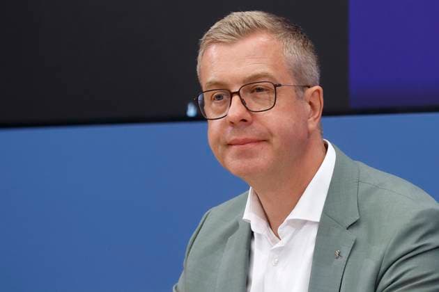 02.09.2025, Stefan Evers, Finanzsenator, stellt die Finanzplanung des Senat bis 2029 vor, in der Pressekonferenz nach der Sitzung des Berliner Senat, PK im Roten Rathaus in Berlin, Senatspressekonferenz, Berlin Deutschland, Germany *** 02 09 2025, Stefan Evers, Senator for Finance, presents the financial planning of the Senate until 2029, at the press conference after the meeting of the Berlin Senate, PK in the Rotes Rathaus in Berlin, Senate press conference, Berlin Germany, Germany
