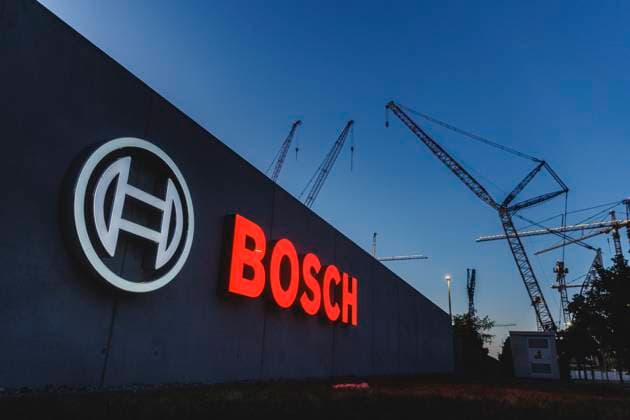 Kraene zeichnen sich ab im Abendlicht an der Baustelle der neuen Halbleiterfabrik von TSMC, Robert Bosch GmbH und Infineon Technologies in Dresden, 31.08.2025. Dresden Deutschland Copyright: xFlorianxGaertnerx
