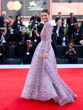 Venice, 82nd Venice International Film Festival 2025 - evening 7 - red carpet for the film A House of Dynamite. Pictured: Cristina Chiabotto  Copyright: xAlbertoxTerenghix xipa-agency.netx xPoolxPhotoxEventsx06x IPA_Agency_IPA63963748