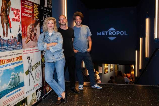 Luisa-Celine Gaffron, Florian Pochlatko und Daniel Bäldle bei der Premiere des Kinofilms How to Be Normal im Metropol. Düsseldorf, 02.09.2025