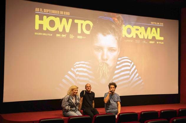 Luisa-Celine Gaffron, Florian Pochlatko und Daniel Bäldle bei der Premiere des Kinofilms How to Be Normal im Metropol. Düsseldorf, 02.09.2025
