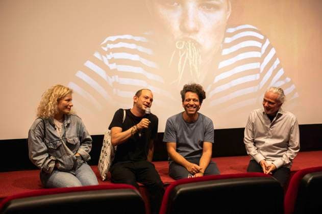 Luisa-Ceine Gaffron, Florian Pochlatko, Daniel Bäldle und Stephan Winkler bei der Premiere des Kinofilms How to Be Normal im Metropol. Düsseldorf, 02.09.2025