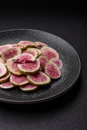 Getrocknete sublimierte Feigenscheiben als Zutat für süße Desserts. Getrocknete Feigen Getrocknete sublimierte Feigenscheiben als Zutat für süße Desserts. Getrocknete Feigen (License=RF) Copyright: xZoonar.com TetianaxChernykovax 23909534