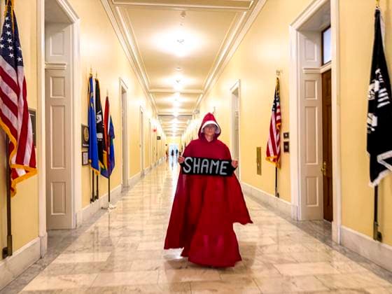 Bilder des Jahres 2025, News September 09 News Themen der Woche KW36 September 2, 2025, Washington, District Of Columbia, USA: Women dressed in the red cloak and white bonnet of ’The Handmaiden s Tale lobby Congress to vote for and then release the Epstein files. Washington USA - ZUMAd155 20250902_znp_d155_001 Copyright: xSuexDorfmanx