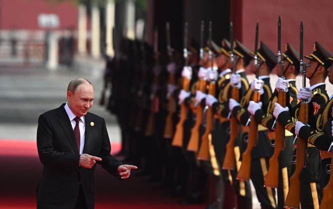 Bilder des Jahres 2025, News September 09 News Themen der Woche KW36 China Russia 8994310 03.09.2025 Russian President Vladimir Putin arrives to attend a military parade marking the 80th anniversary of victory in the Chinese People s War of Resistance against Japanese Aggression and the end of World War Two, in Tiananmen Square in Beijing, China. Sergey Bobylev Sputnik Beijing China  Copyright: xSergeyxBobylevx